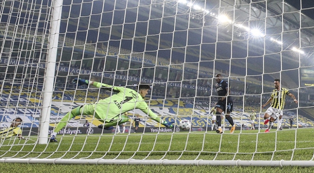 Fenerbahçe-Beşiktaş derbisinde gözler kalecilerde olacak