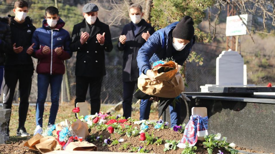 Abdullah Avcı ve futbolcular Özkan Sümer’i unutmadı