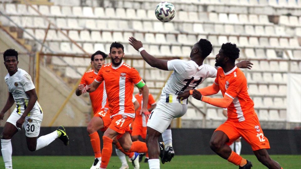 Adanaspor-Menemenspor maçında kural hatası