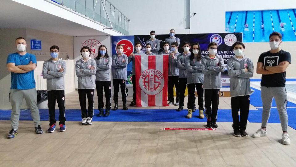 Antalyaspor yüzücüleri milli takım seçmelerinde 4 rekor kırdı