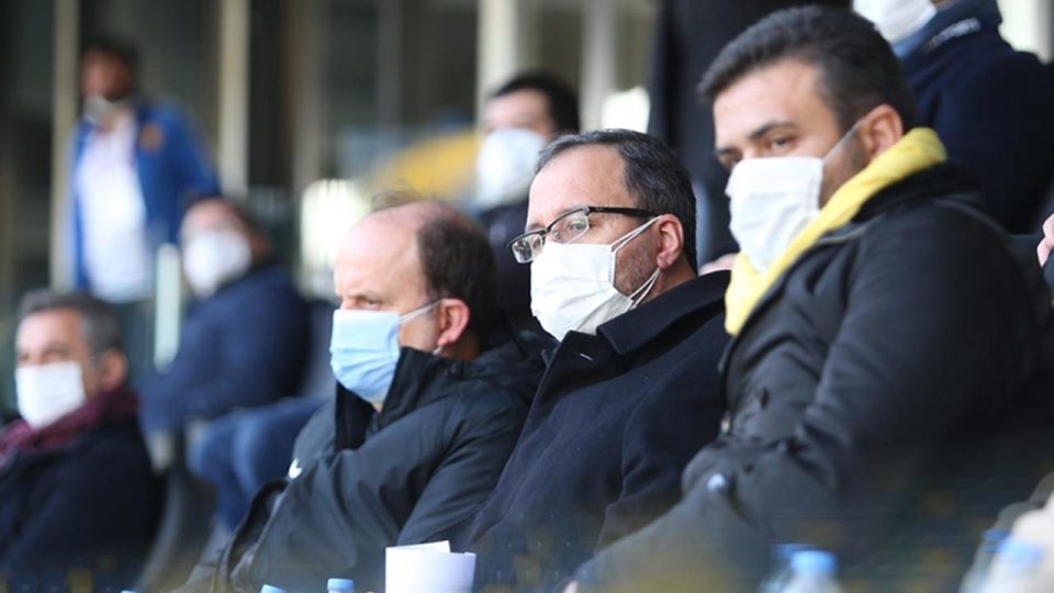 Bakan Kasapoğlu Ankara derbisini izledi