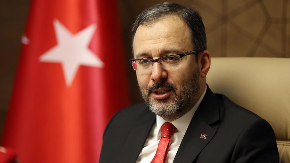 Bakan Kasapoğlu’ndan kadın cimnastikçilere tebrik