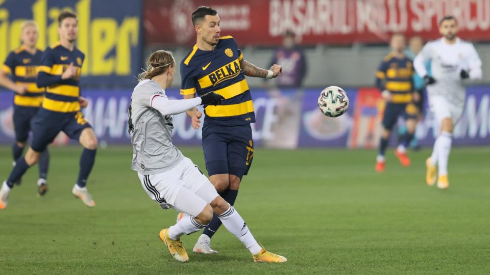 Emre Güral 3 hafta sahalardan uzak kalacak