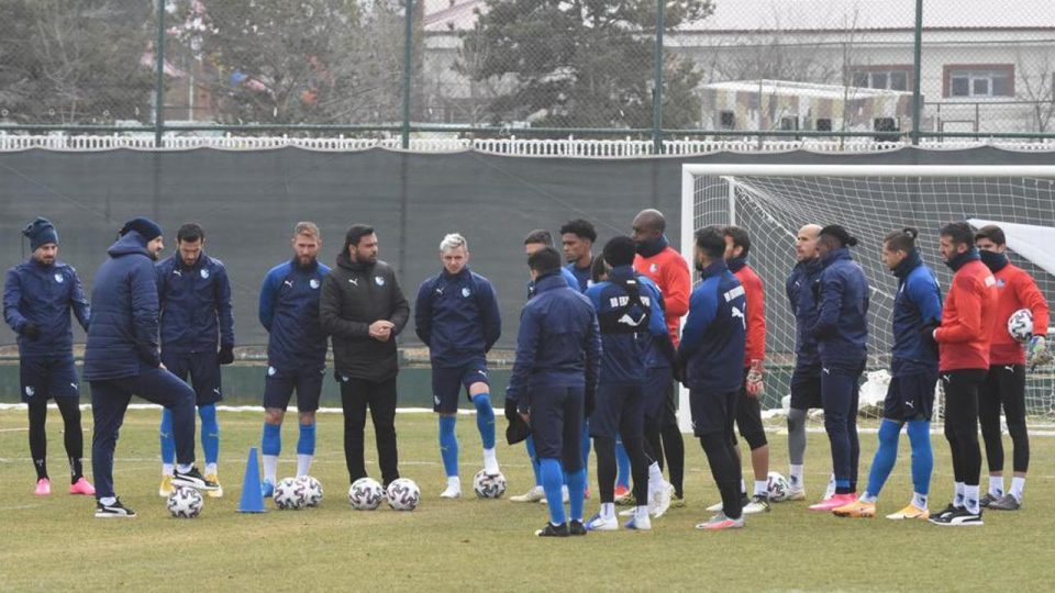 Erzurumspor iki teknik direktörden umduğunu bulamadı