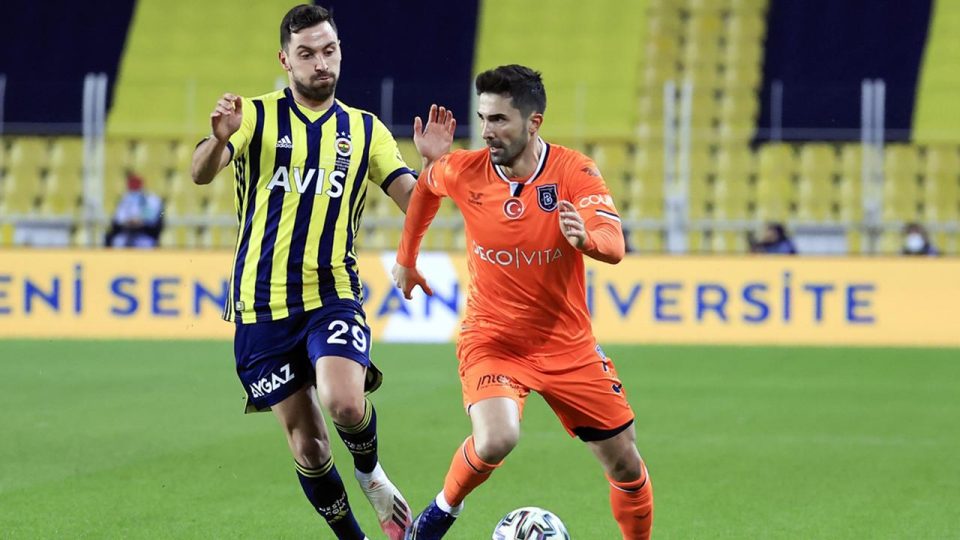 Fenerbahçe’de 5, Başakşehir’de 6 değişiklik
