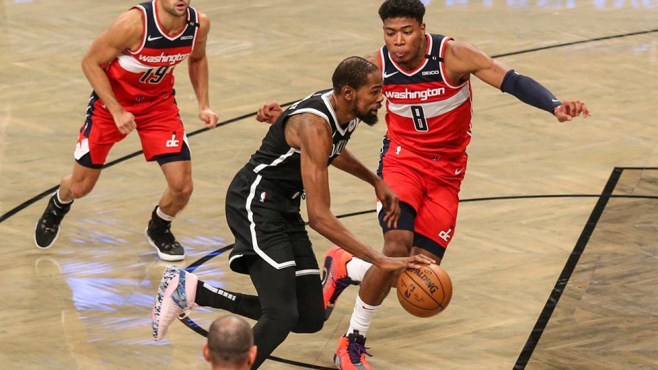 Kevin Durant yaklaşık 18 ay sonra basketbola döndü