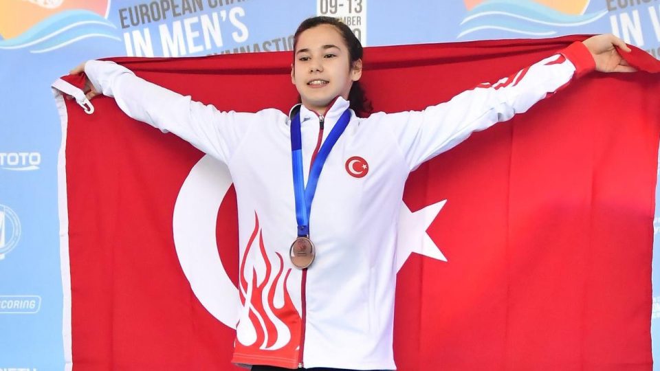 Milli Cimnastikçi Derin Tanrıyaşükür bronz madalya kazandı