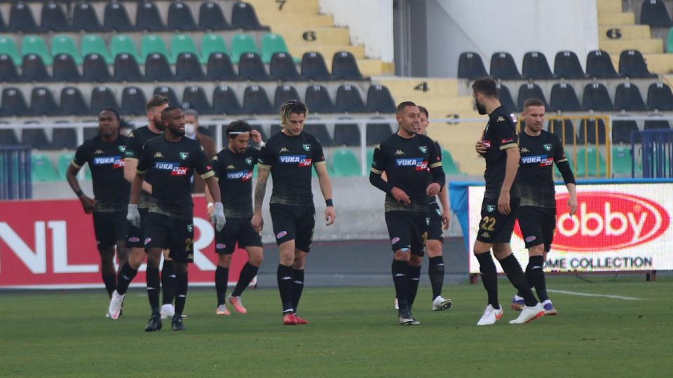 Yukatel Denizlispor Alanyaspor galibiyetiyle kötü gidişe ‘dur’ dedi