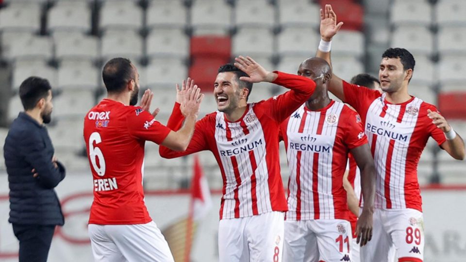 Antalyaspor ilk deplasman galibiyetini aldı