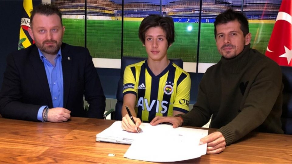 Fenerbahçe’den altyapı oyuncusuna profesyonel sözleşme