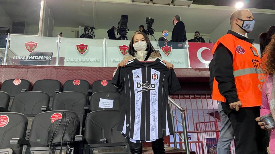 Kanser hastası kadının Beşiktaş maçını izleme hayali gerçek oldu