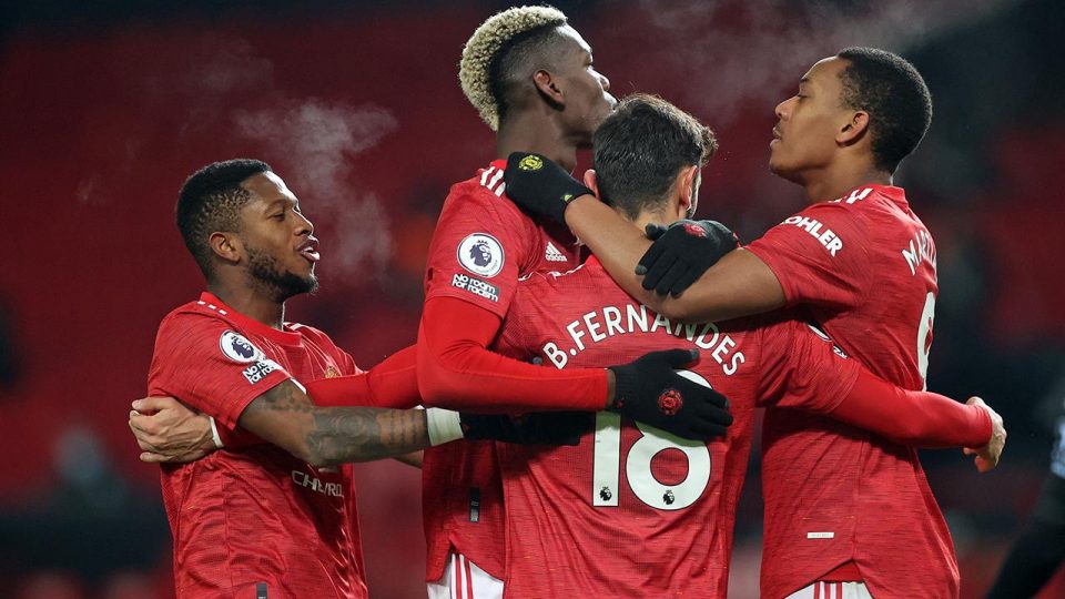 Manchester United, 3 puanı 2 golle aldı