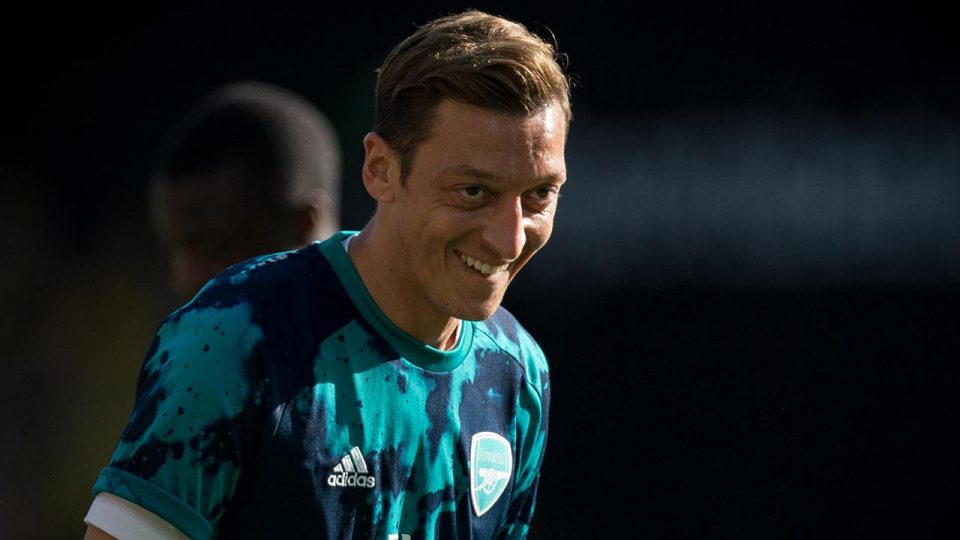 Mesut Özil’in temsilcisinden transfer açıklaması