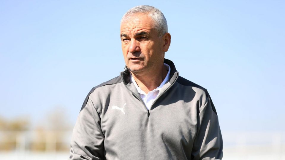 Rıza Çalımbay: Hakemler oyunculara düşman gibi