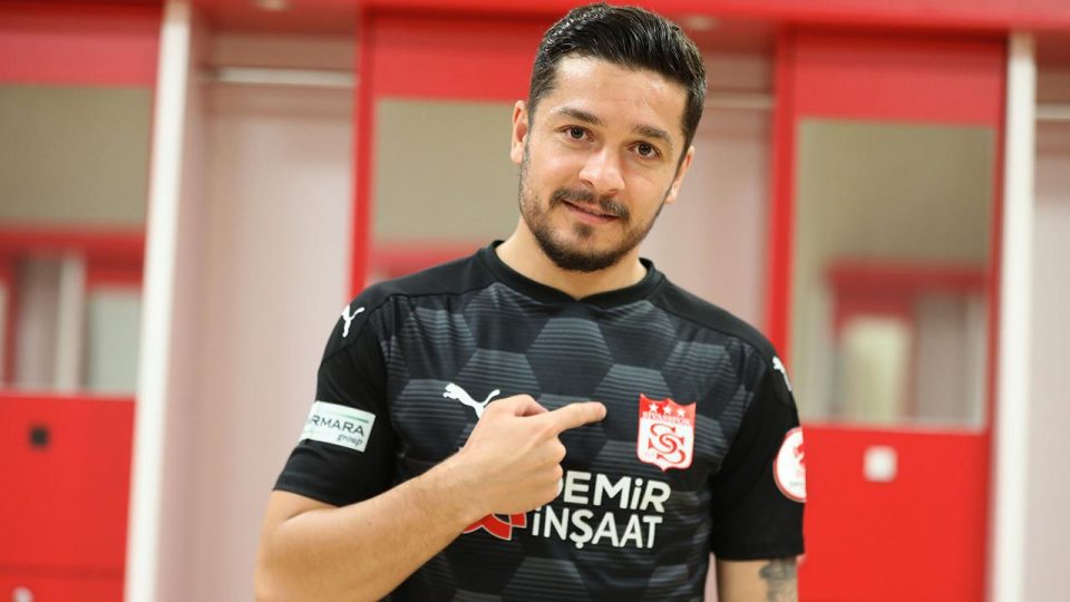 Sivasspor Ahmet Oğuz’u kadrosuna kattı