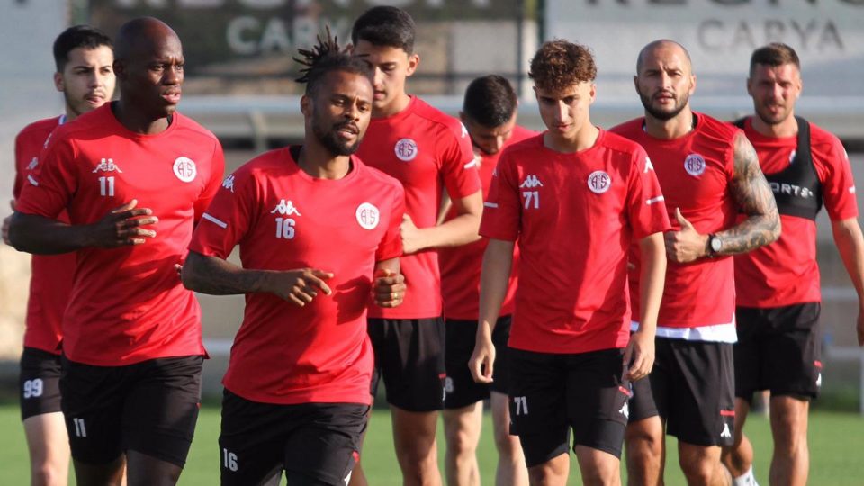 Antalyaspor bin gol ve bin puan barajını aştı