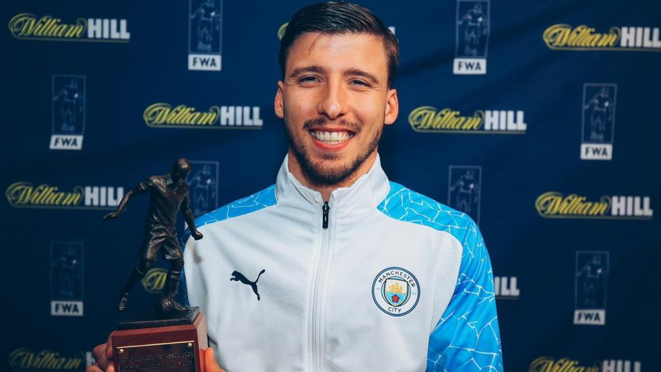 Manchester Cityli Ruben Dias’a yılın futbolcusu ödülü