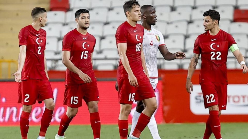 Milliler’den sessiz prova