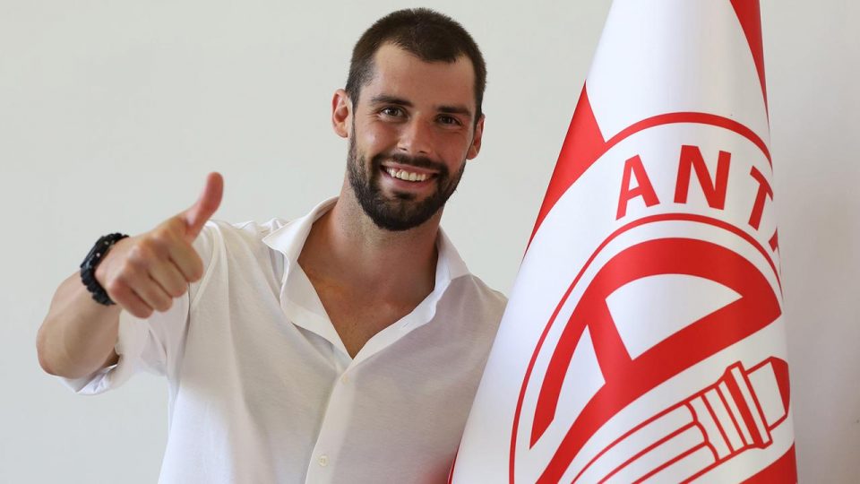 Antalyaspor Andrea Poli ile sözleşme imzaladı