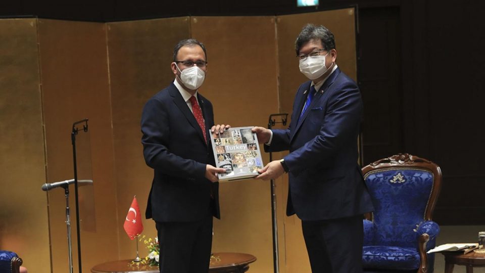 Bakan Kasapoğlu, Japon mevkidaşı Hagiuda ile görüştü