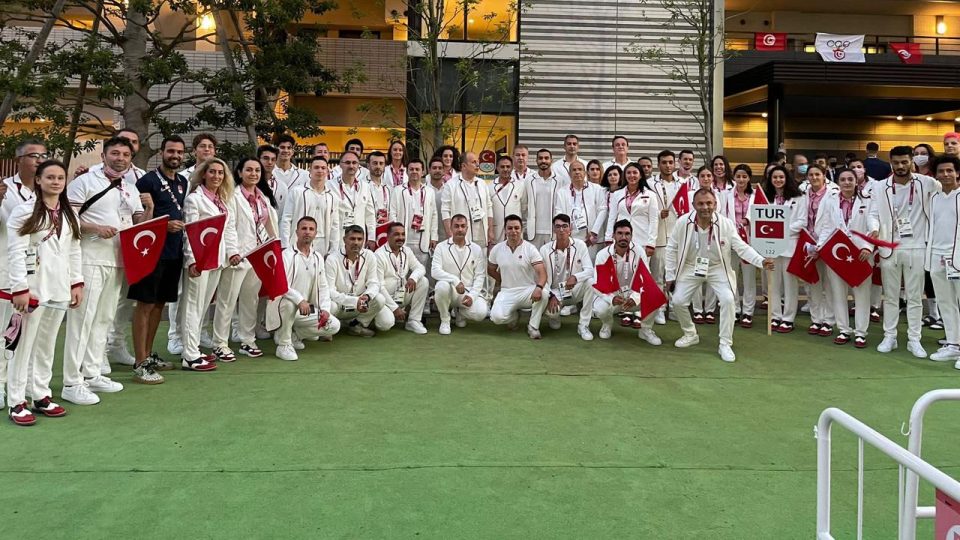 Türk sporcular Tokyo’da sahaya iniyor