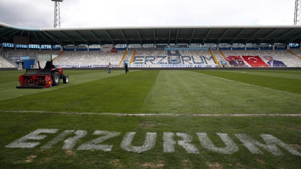 Kazım Karabekir Stadı’na zemin soğuktan korunacak sistem