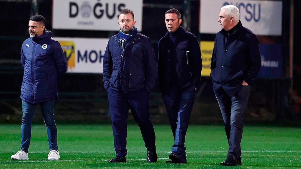 Fenerbahçe’de teknik direktör belirsizliği sürüyor