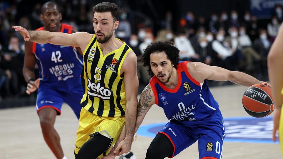Anadolu Efes ile Fenerbahçe Beko 8. kez finalde karşılaşacak