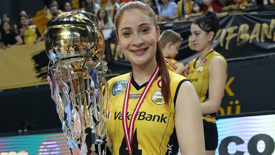 VakıfBank Spor Kulübünden Tuğba Şenoğlu’na teşekkür